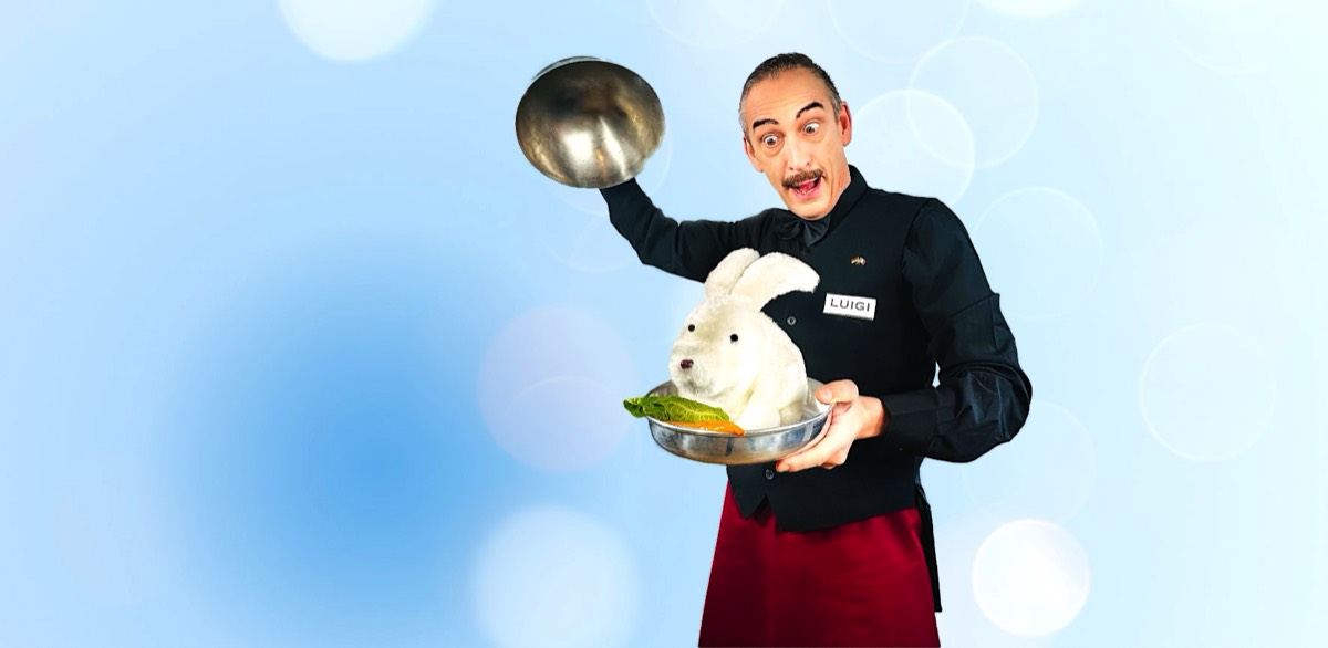 Alexander als Spasskellner Luigi Peperoni
